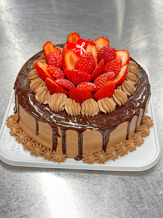 Chocolate Strawberry Sponge Cake (Cacao Glaze) チョコレートいちごケーキ