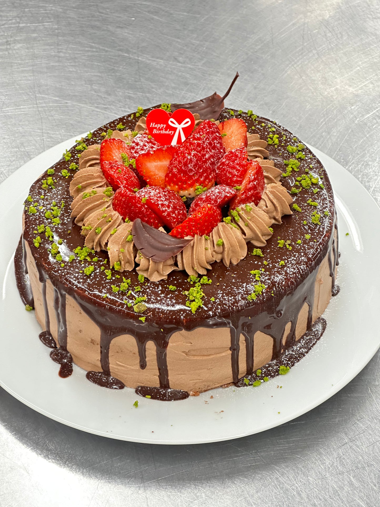 Chocolate Strawberry Sponge Cake (Cacao Glaze) チョコレートいちごケーキ